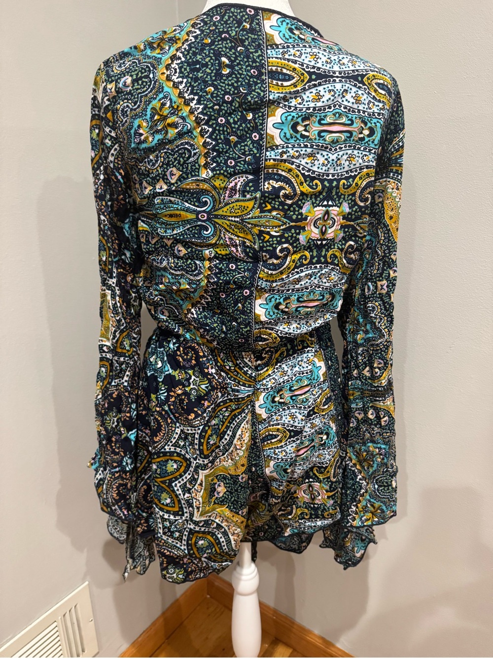 Tied Front Paisley Cutout (shorts)- Teal, Mustard & Black - Picture 2 of 2
